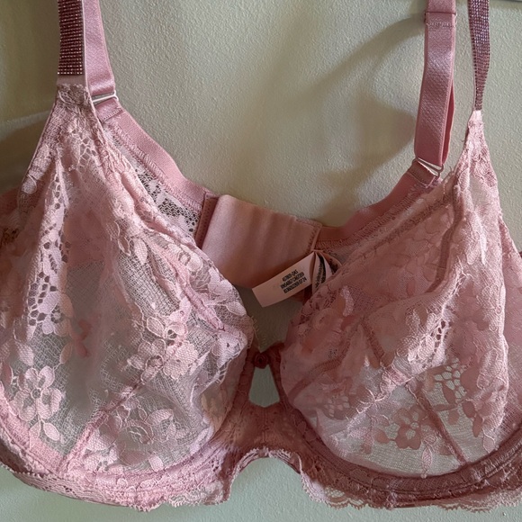 Victoria’s Secret 38DD Elegant Lace Pink Bra w rhinestone straps! - Picture 1 of 4